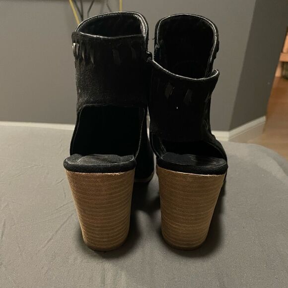 Cute pointed toe booties - Picture 5 of 6